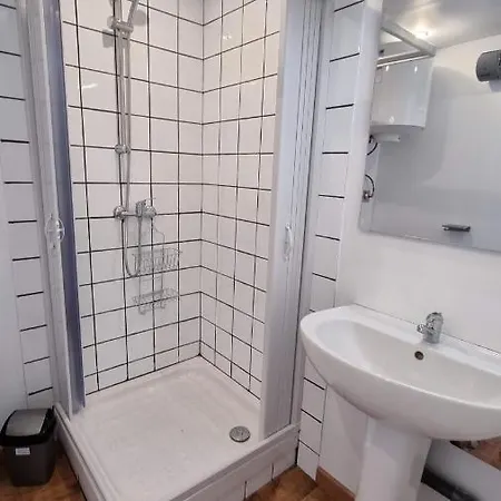 Studio En Rez-De-Chaussee - Le Petit Chateau Avesnois - Tv - Wifi - Logement Entier Avesnes-sur-Helpe Exterior foto