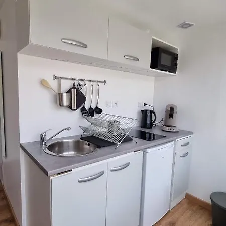 Studio En Rez-De-Chaussee - Le Petit Chateau Avesnois - Tv - Wifi - Logement Entier Avesnes-sur-Helpe Exterior foto